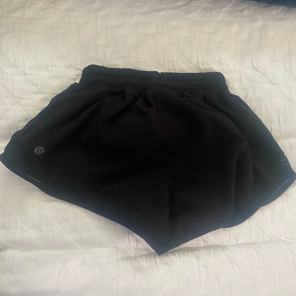 Lululemon hotty hot short 2.5 in black size 2